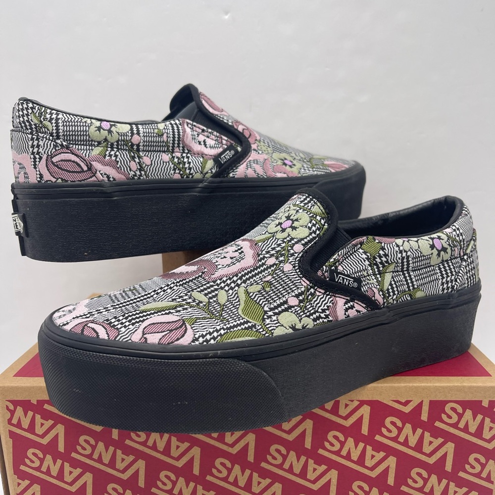 Vans WMNS Classic Slip-On Stackform Platform Sneakers
Tapestry Floral Black - Picture 9 of 16